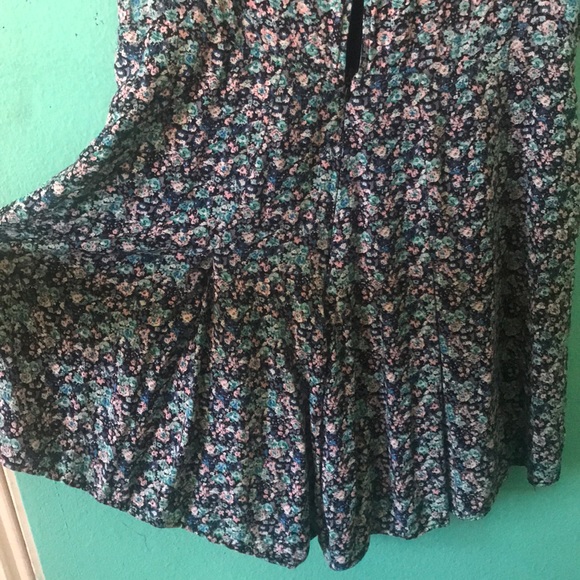 Summer Floral Romper 🌸💐 - Picture 6 of 7